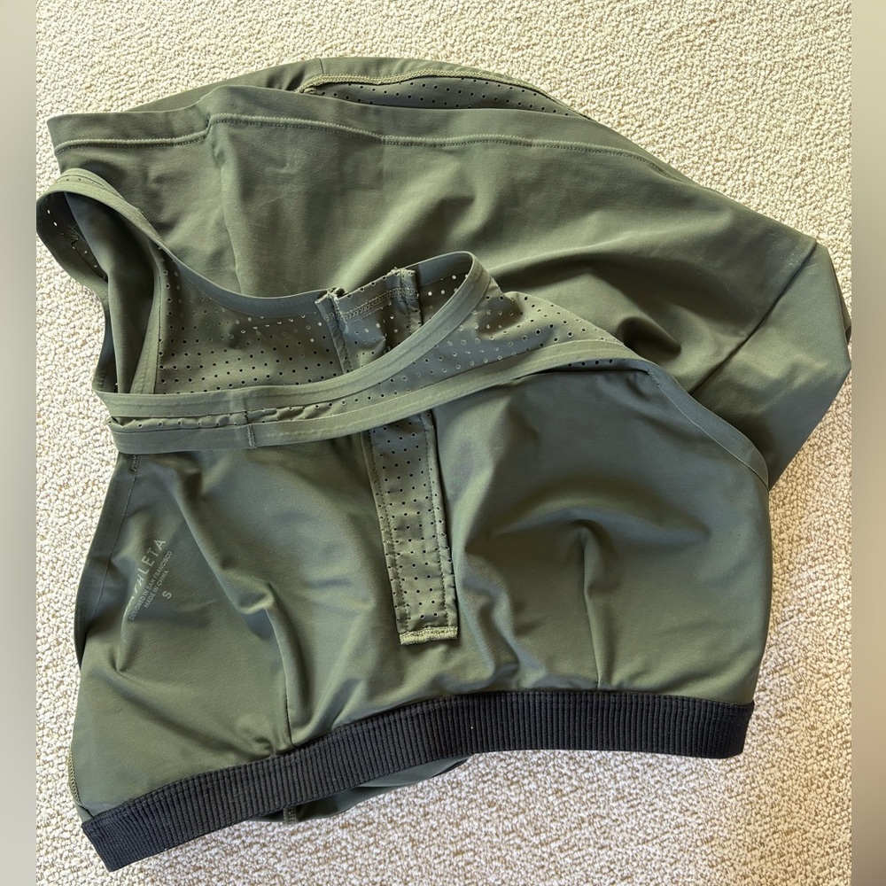 Athleta Razorback Tank With Built In Sports Bra - Picture 2 of 4